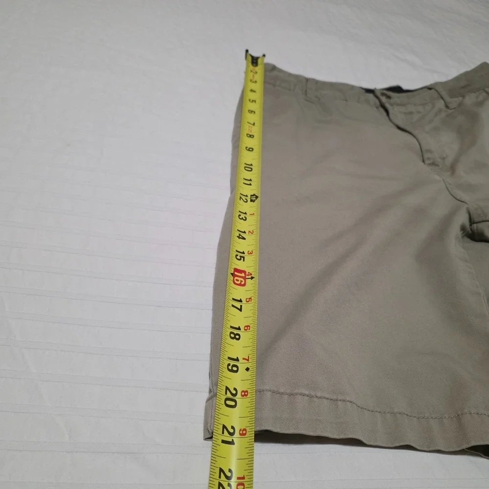 Volcom‎ Men's Khaki Chino Shorts Size 33 Flat Front Casual Everyday Wear